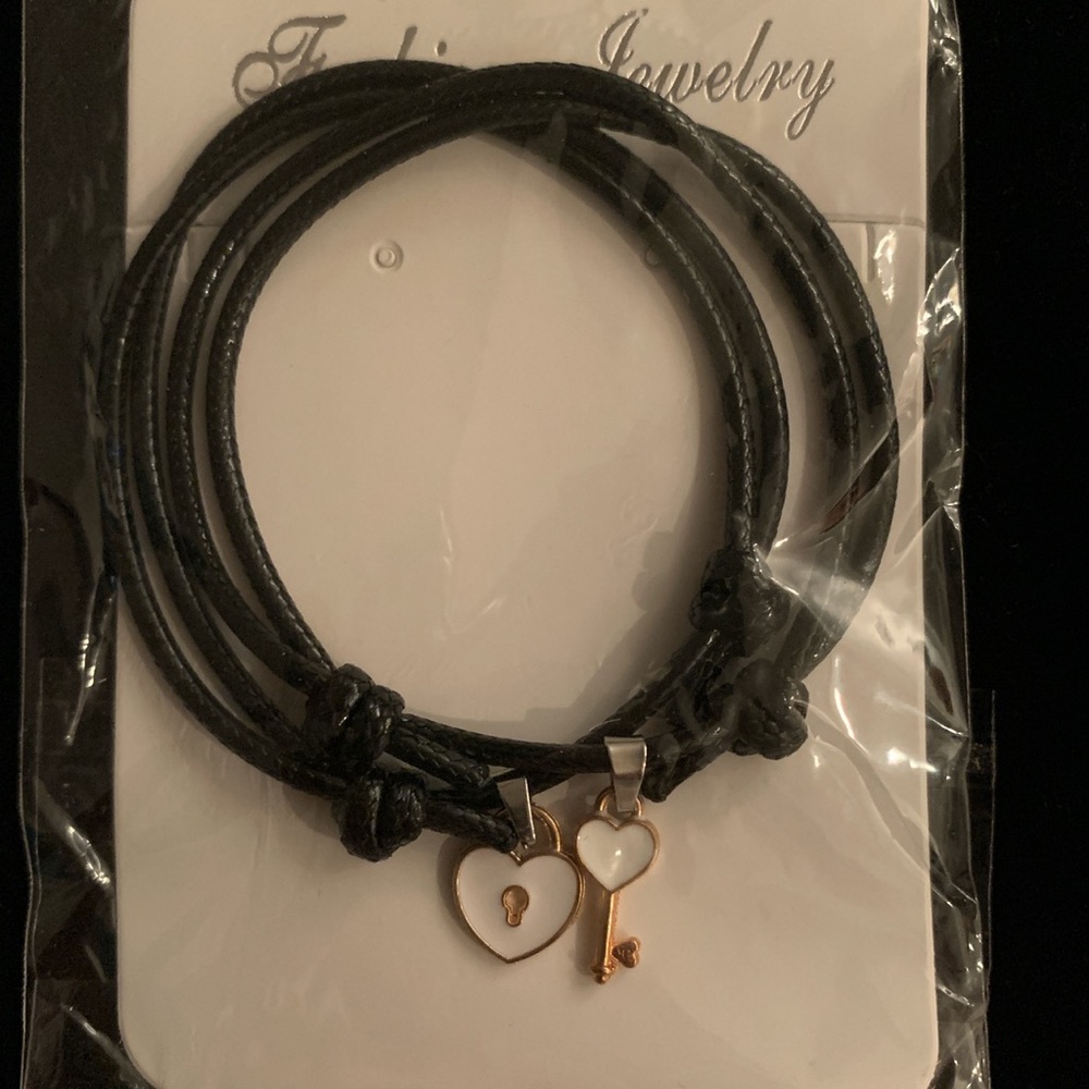 Jewelry: Bracelets